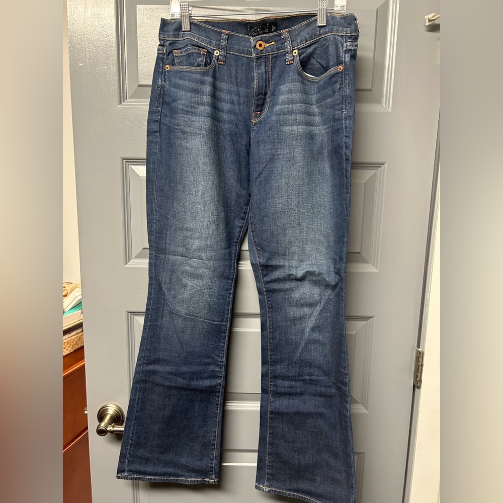 Lucky Brand Sofia Bootcut jeans. EUC Sz 10/30R
Medium wash 9.5” rise 31” inseam